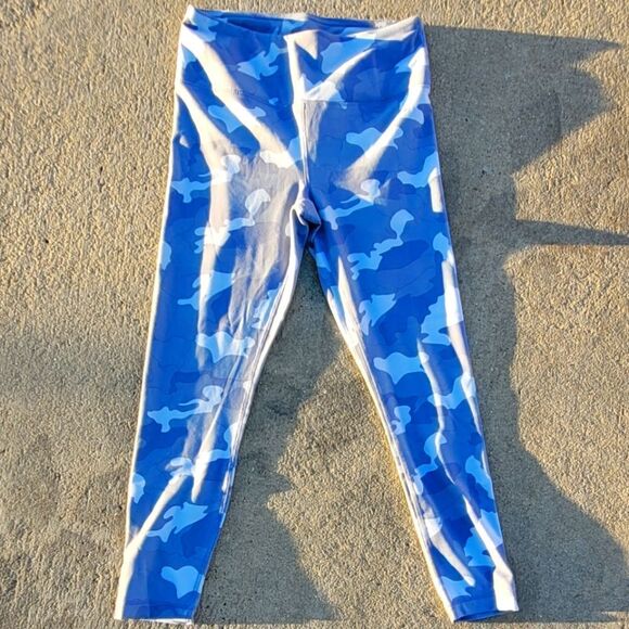 Yogalicious Camo 7/8th Length Leggings Hidden Pocket Large - Picture 1 of 5
